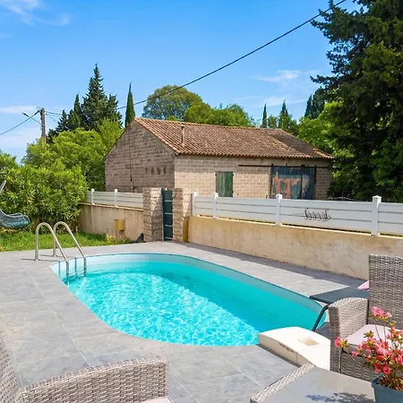 Villa Spacieuse Avec Piscine Privative A *