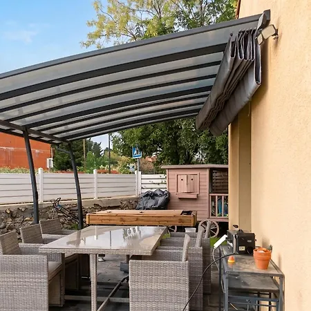 Spacieuse Avec Piscine Privative A Villa Saint-Genies-de-Malgoires